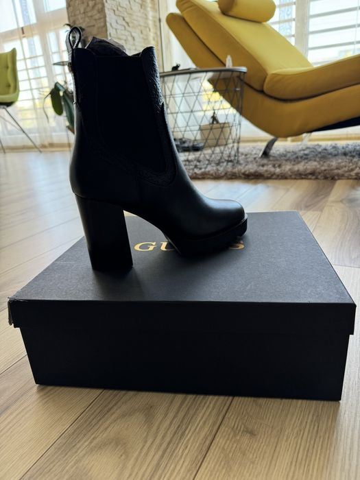 Дамски обувки Guess чисто нови