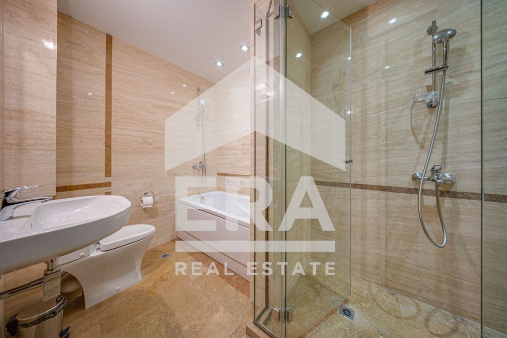 Дава се под наем Четиристаен апартамент в София, Лозенец - 158 кв.м за 2500 € - Снимка #12