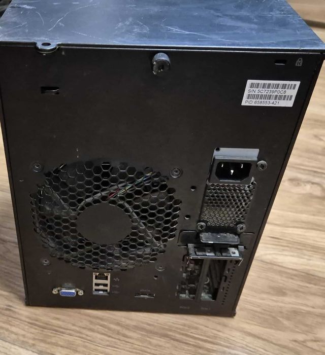 Резервиран  - HP ProLiant MicroServer 2x3tb дискове