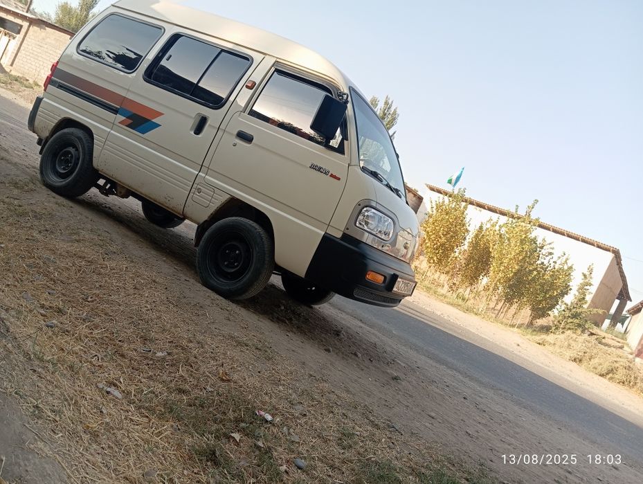 Damas sotiladi rangi qaymoqrang