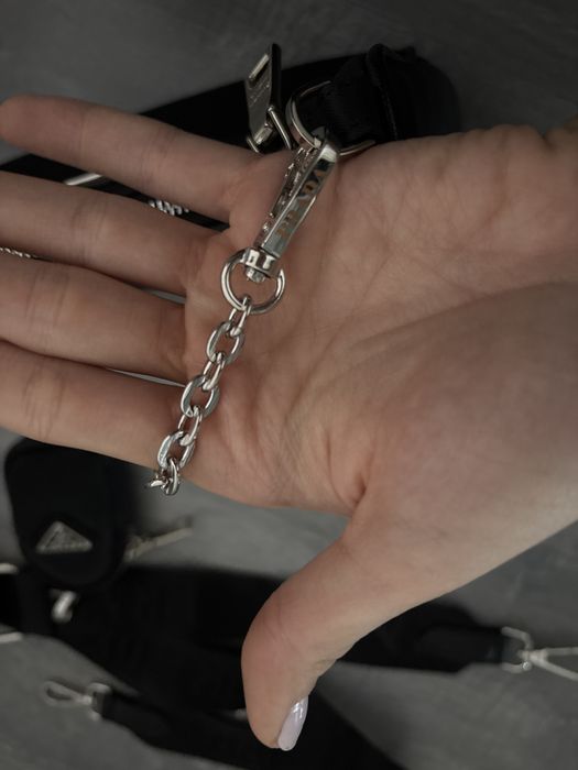 Geanta neagra cu detalii argintii