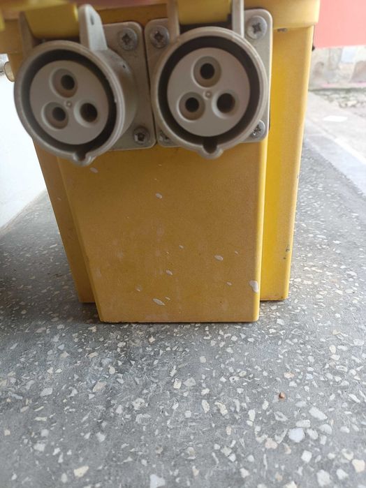 Transformator separațional 230/110 2 ieșiri Carroll Meynell