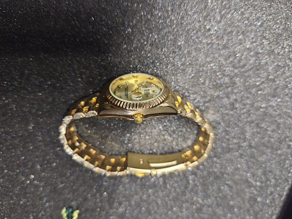 Женские часы новые