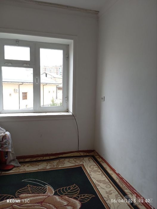 3 xonali kvartira sotiladi 4 etajlik domni 2 etajida