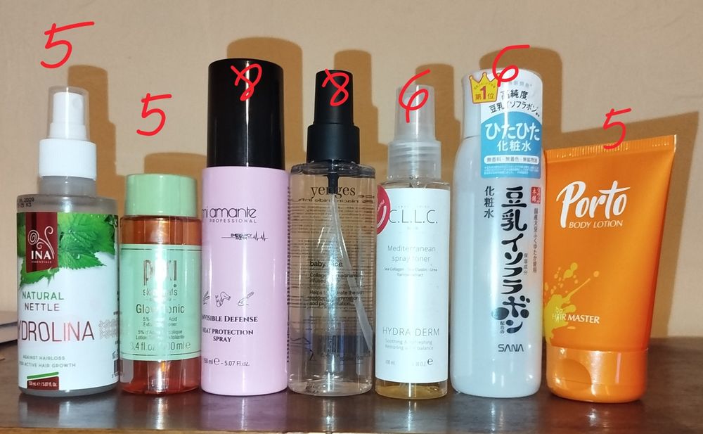 Комплект козметика в няколко снимки.