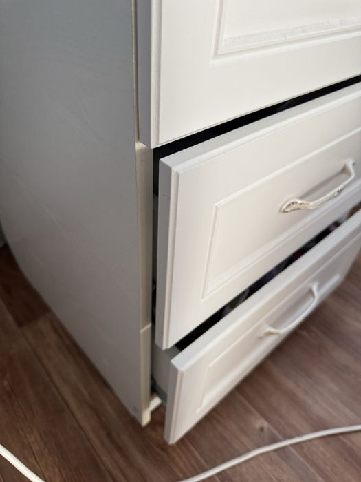 Продам стол в спальню