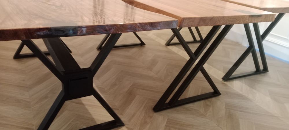 Стол из цельного массива дерева