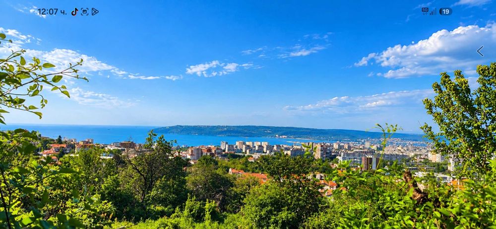 ПАНОРАМЕН ДВУСТАЕН В СОТИРА – МОРСКА ГЛЕДКА | 79 м² | ДВЕ ТЕРАСИ Цена: 123 500 € Директно от собственик – без комисионна за куповоча