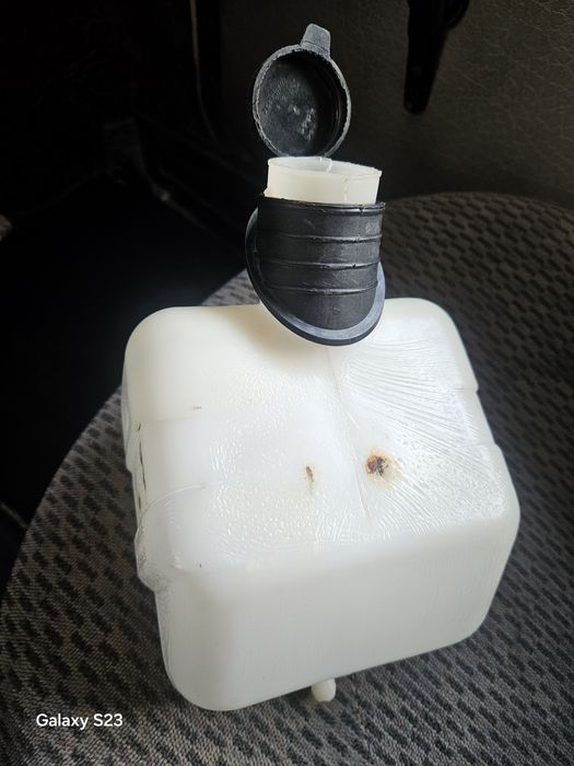 Бачок заднего омывателя