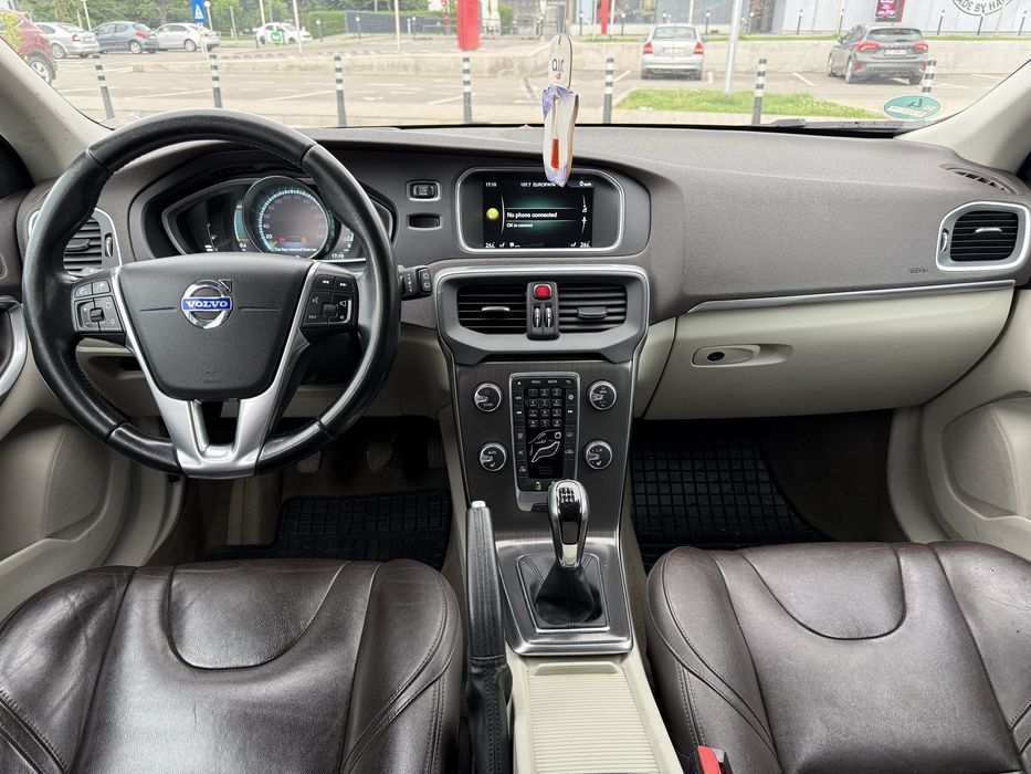 Volvo V40 • An 2014 • 2.0 Diesel 190cp • Camera marsarier •