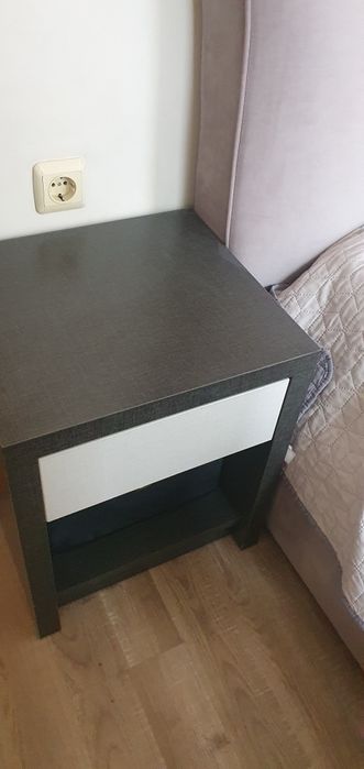 Комплект за спалня, включващ: скрин,2 нощни шкафчета и 2 етажерки за с