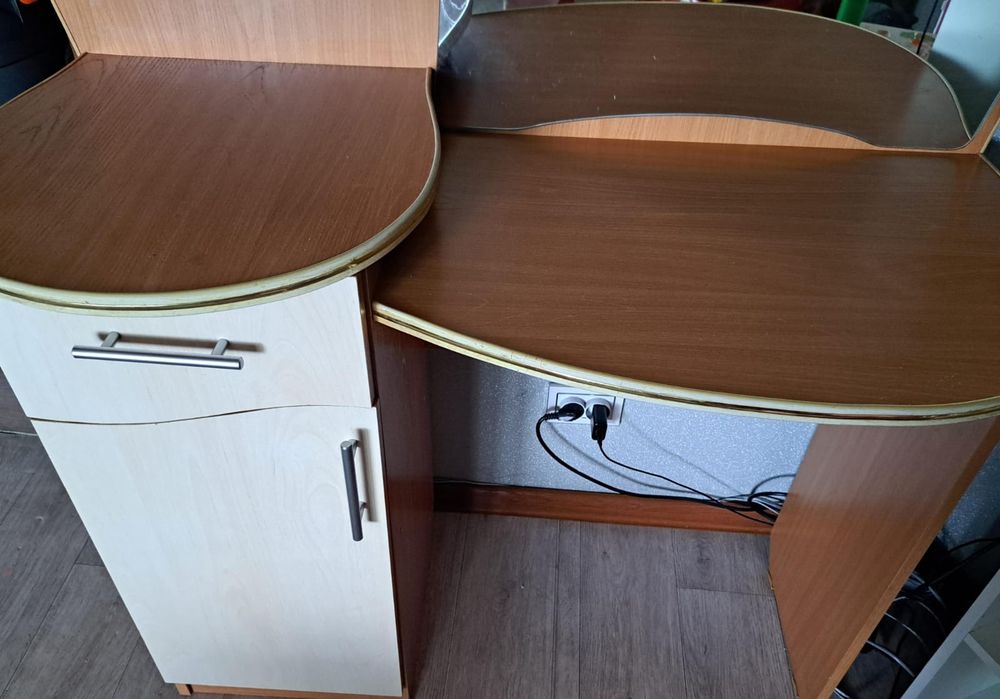 Продам трюмо с зеркалом