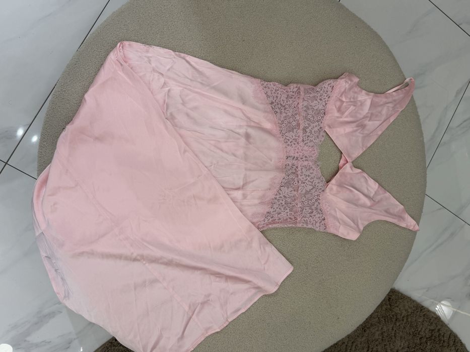 Платье нежно розовое