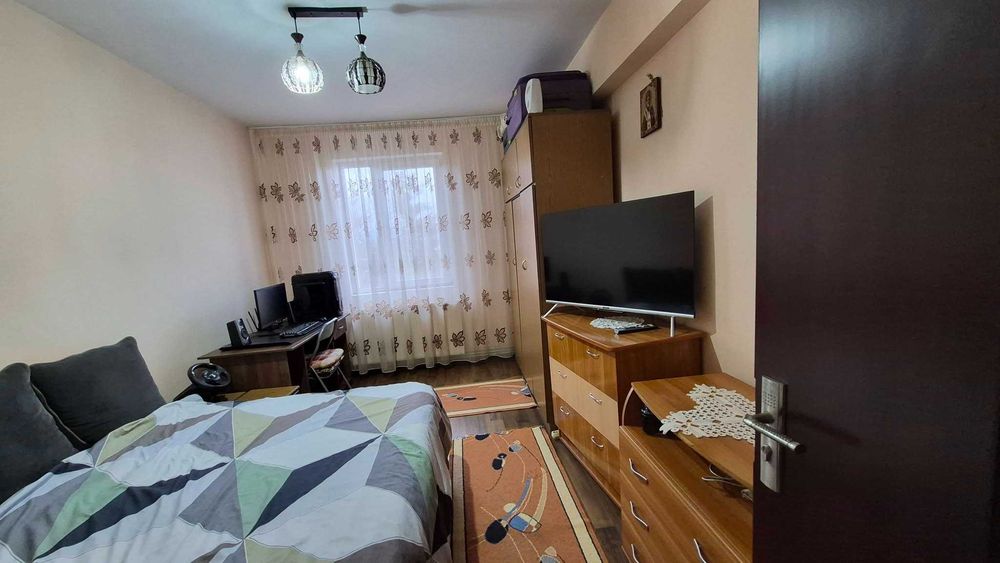Apartament 3 camere decomandat in Onesti, zona de sus.