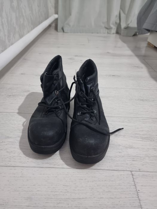 Работчая  обувь отличном состояний