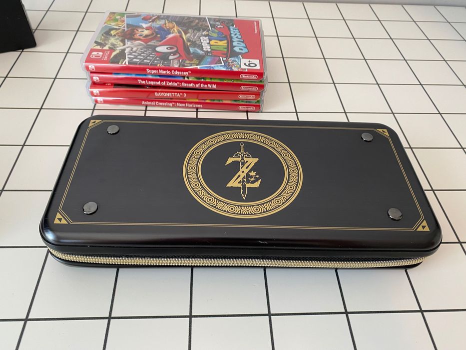 Nintendo Switch + 4 игри + Zelda кейс + microSD 256GB