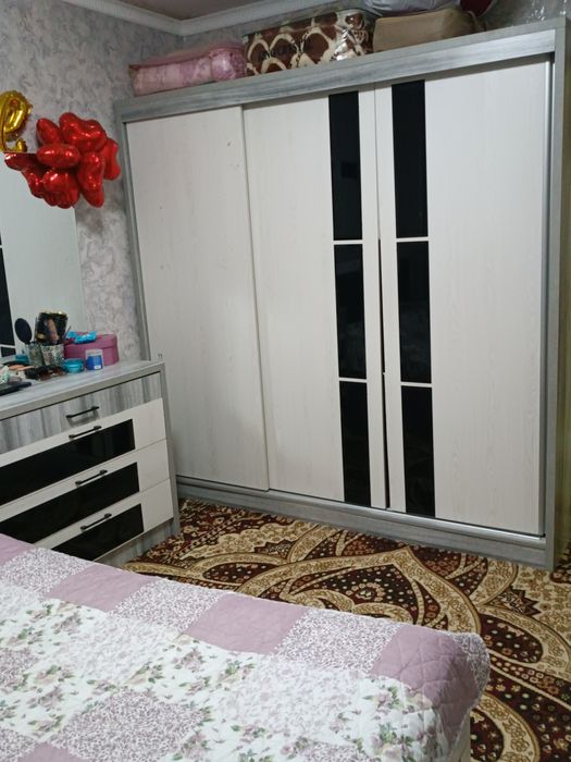 Спальни гарнитур сотилади