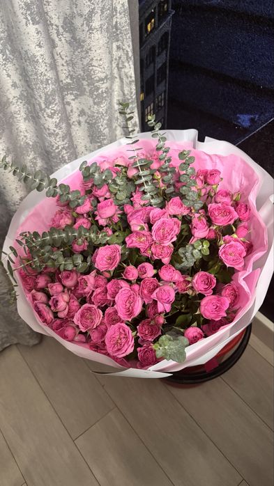 Свежие кустовые розы. Пышные, обьемные