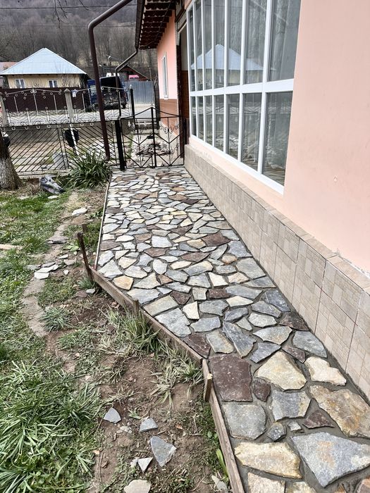 Vand si montez piatra naturala oriunde in tara 0799015064
