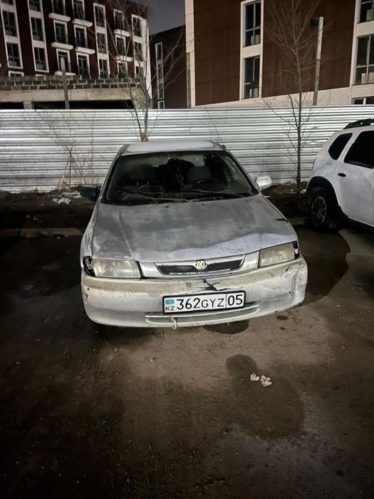 Мазда 323 на ходу