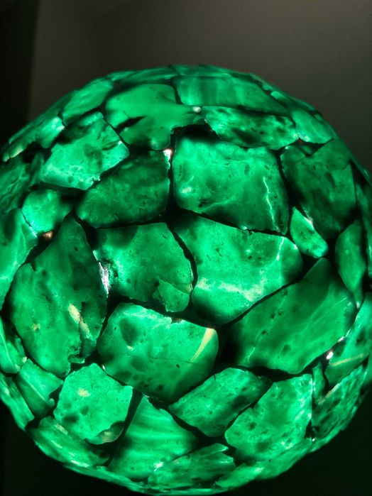 lampa ambientala din cuart verde , cu pietre lucrate manual