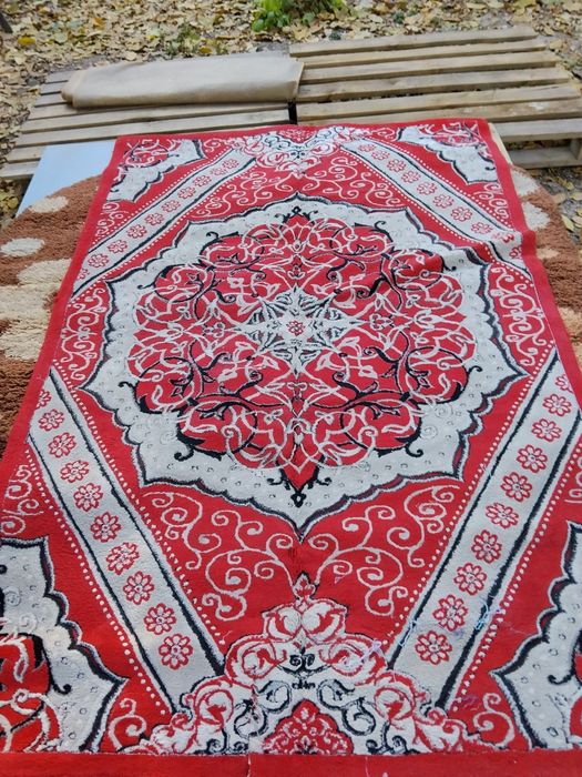 Продам коври б/у