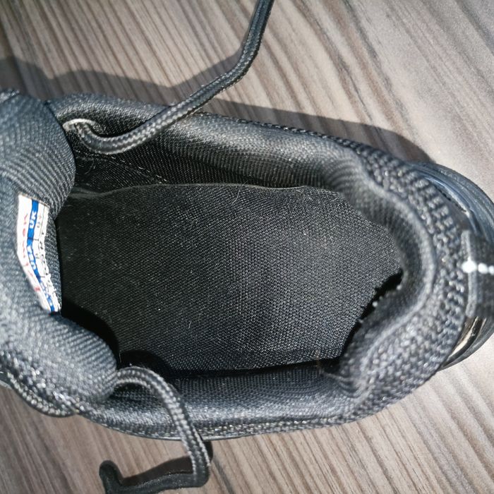 Продам кроссовки