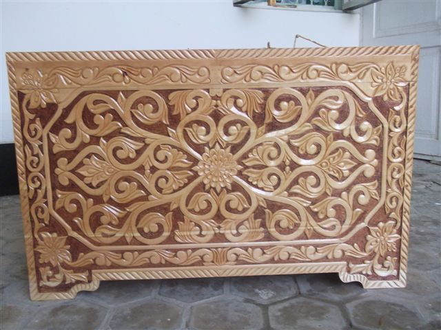 Продаются новые сундуки с резьбой по дере