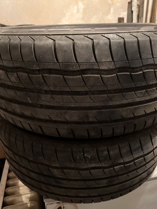 летни гуми Momo 235 45 18 ,,2 бр