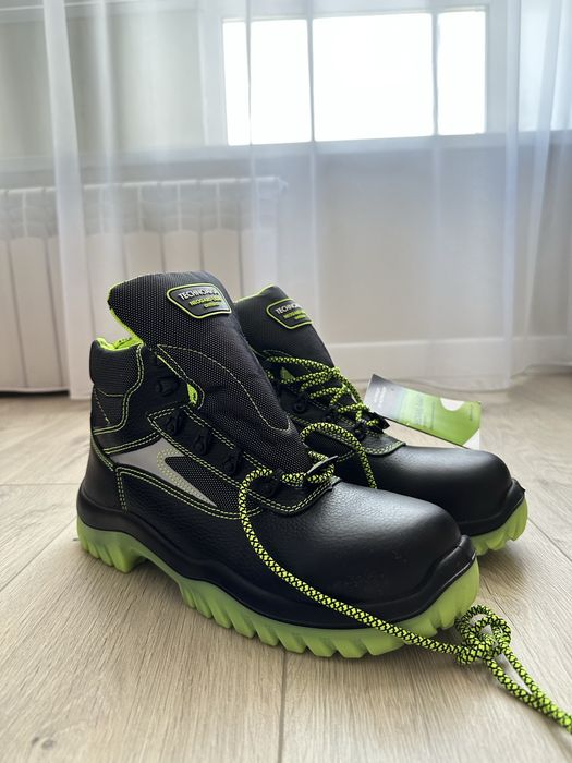 Продам мужские ботинки