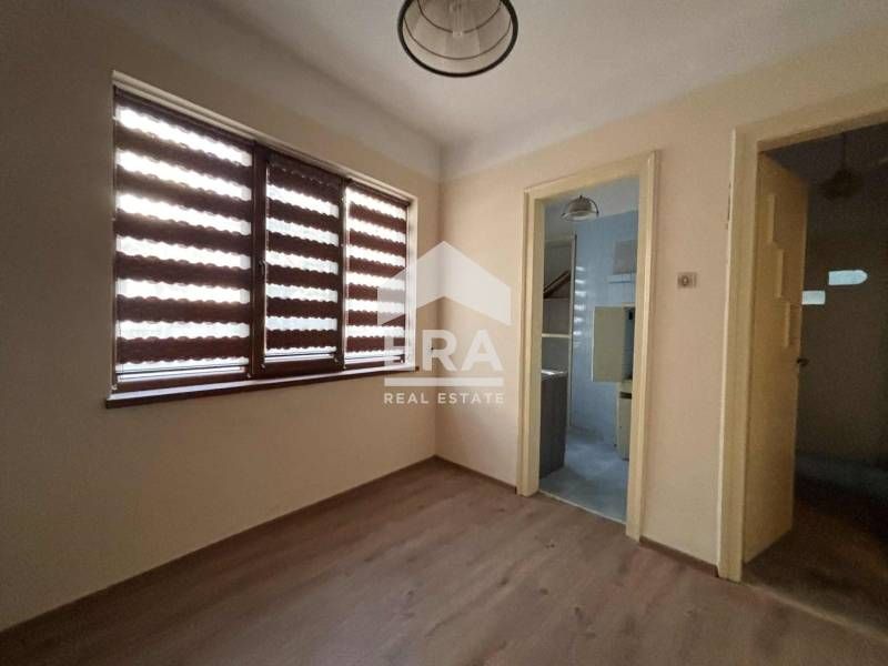 Дава се под наем Офис в Варна, Център - 250 кв.м за 1500 € - Снимка #3