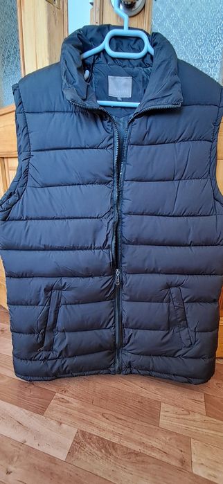 Продам мужскую безрукавку