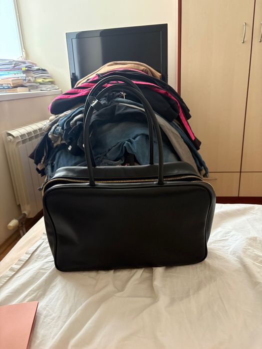 Оригинална чанта Miu Miu от естествена телешка кожа.