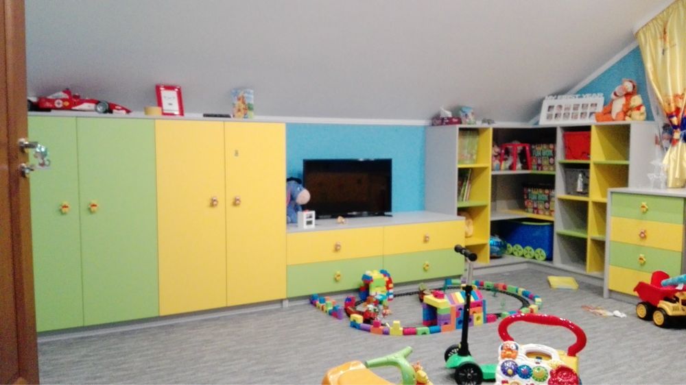 Mobila copii ( dormitor complet) cu tematica winnie