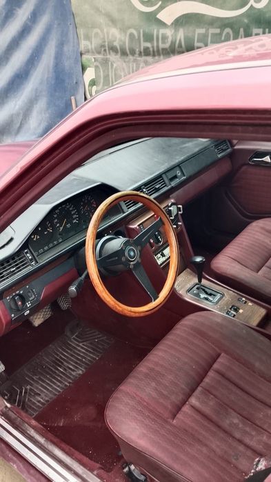 Mercedes (мерседес) 124