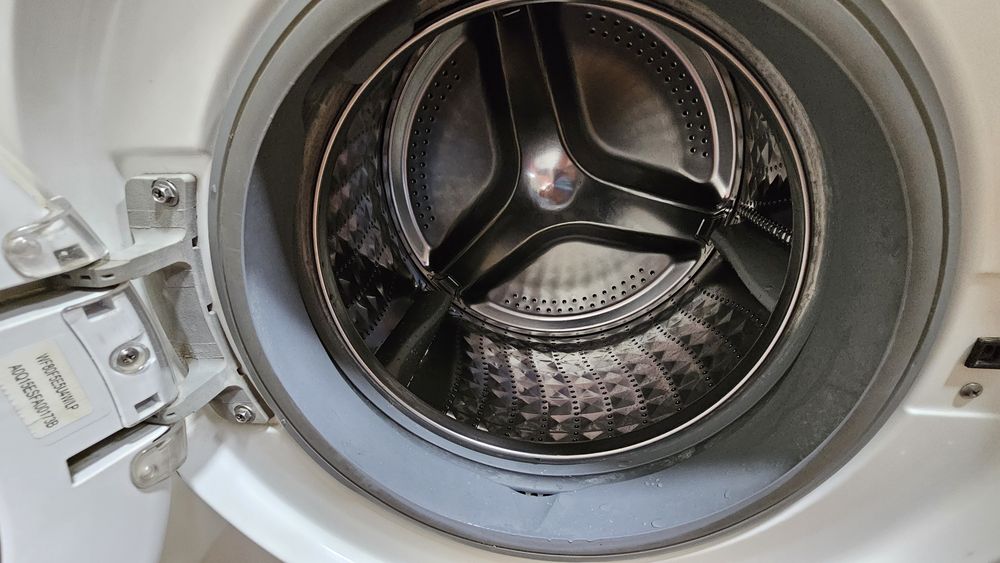 Самсунг 8кг срочная продажа. Торг на месте.