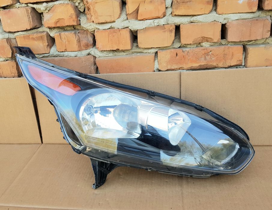 Far Ford Transit Connect dreapta dupa 2014 Cod: FT11-13W029DB