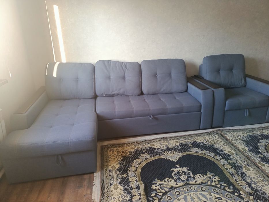 Диван гостинный синий