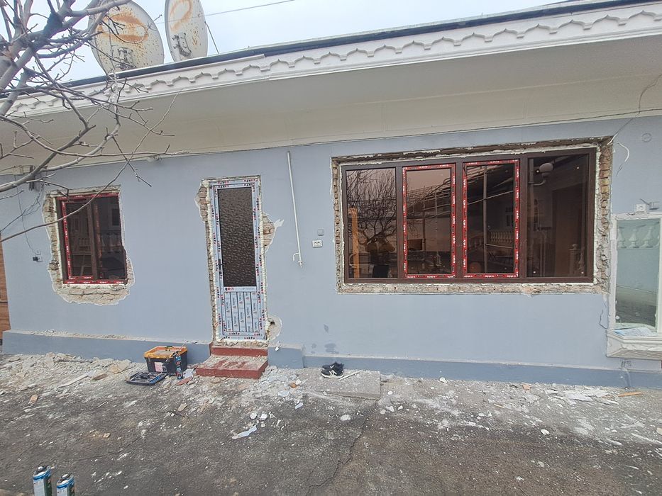 Akfa eshik va romlar.