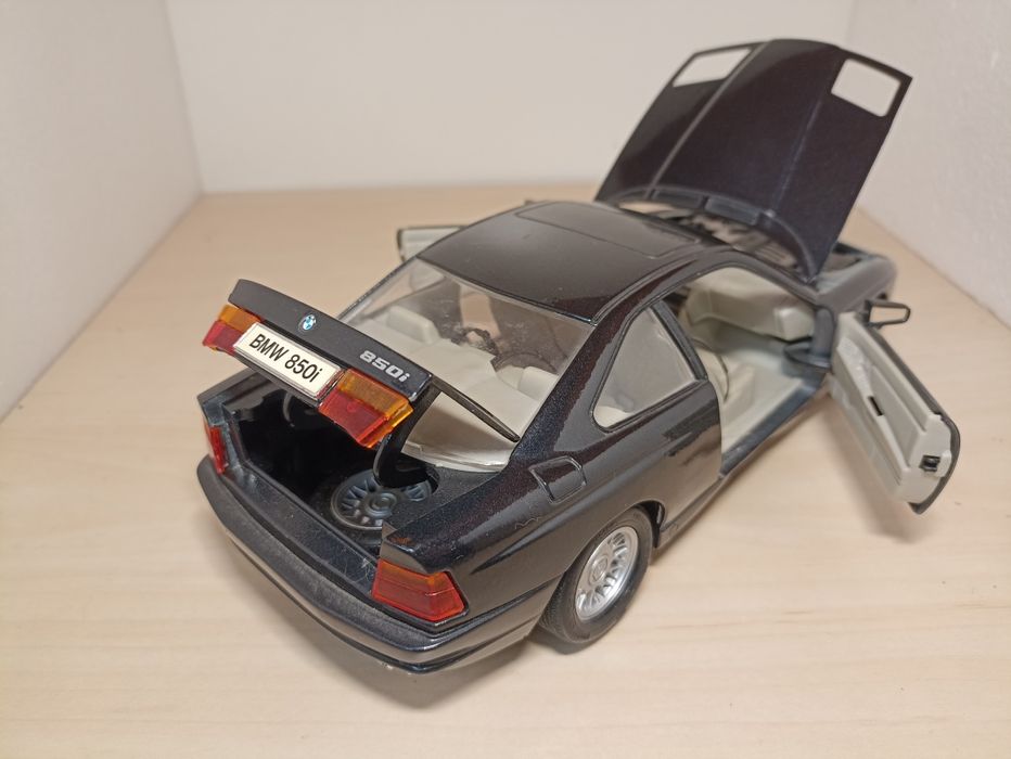 BMW 850i maisto scara 1 18 macheta auto