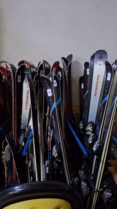 Продавам запазени ски и ски обувки
