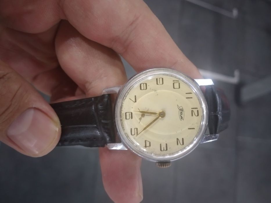 SSSR ishlab chiqarigan soat sotiladi