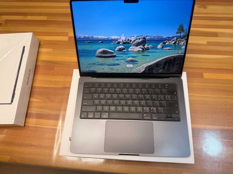 MacBook Apple M3 Pro / 18GB / 512SSD