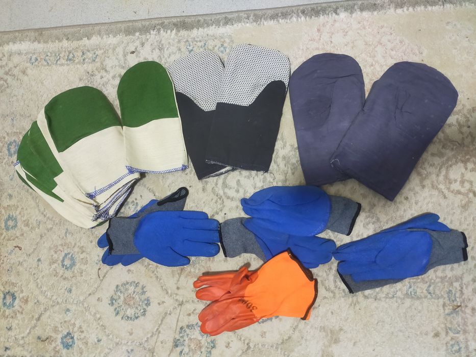 Продам перчатки,краги, респираторы.