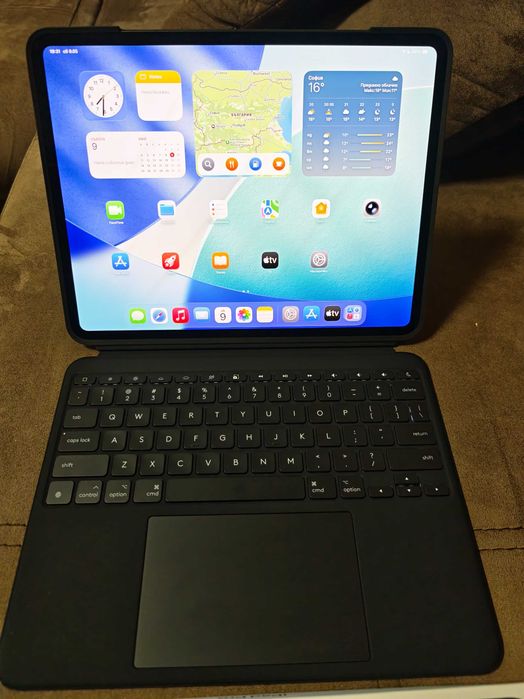 iPad Pro 13 (M5) 256GB Wi-Fi + Cellular – КАТО НОВ, 10 цикъла + Combo Touch & Magic Mouse