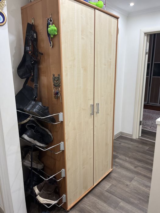 Шкаф в  коридор