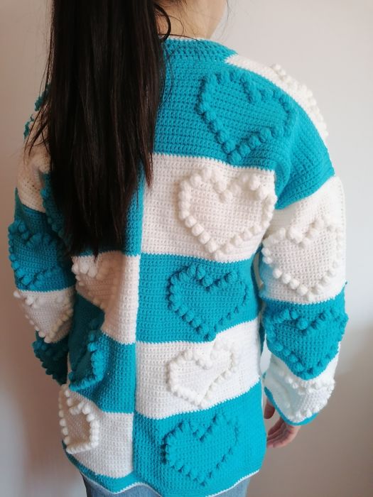 Дамска жилетка изработена на една кука