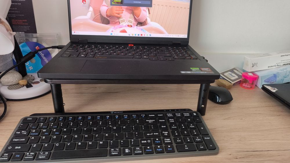 Vând laptop nou cu 27 luni garanție oficială de la lenovo