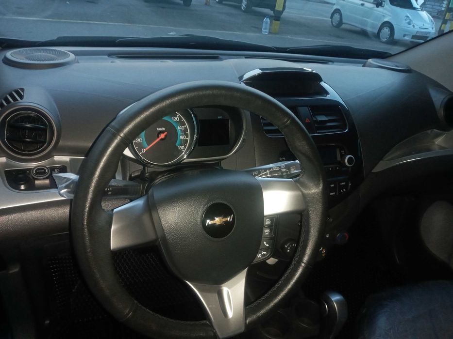 Продается SPARK 2022 год автомат газ метан пробег 38000