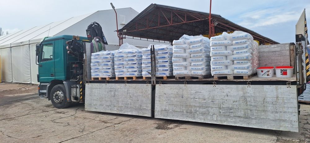 Транспортни услуги Камион с кран  и падащ борд щипа за инертни материали